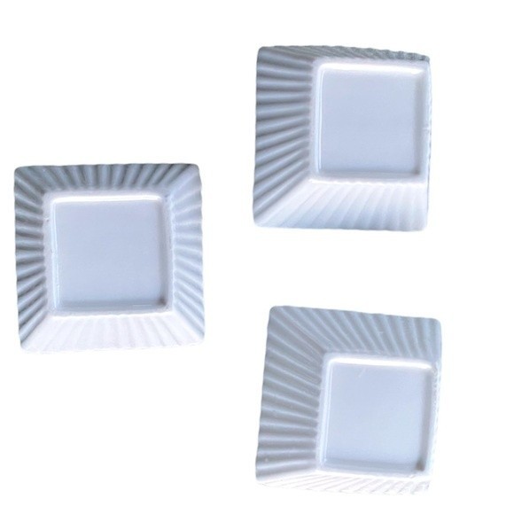 Small Square Ceramic Serving Bowls in White set of 3 - Picture 4 of 4